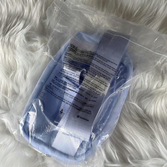 Lululemon Everywhere belt bag pastel blue NWT - Picture 9 of 9